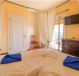 5 bedroom villa with pool, near Acharavi, sleeps 9